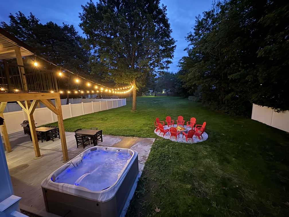 Big House 7-person hot tub with fire pit in the private fenced yard