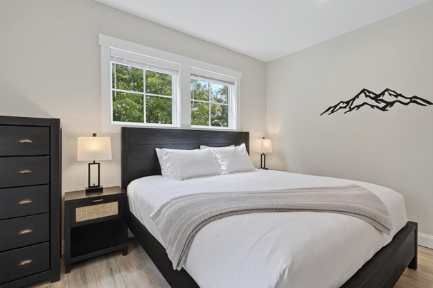 Large luxury king bedroom with en-suite bathroom and TV
